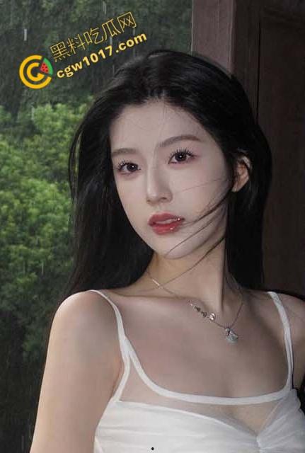 巨乳小姨偷情现场邂逅，猛烈口穴服侍侄子! 线下温柔贤惠，线上欲死欲仙，吃瓜群众爆炸观战!  第2张