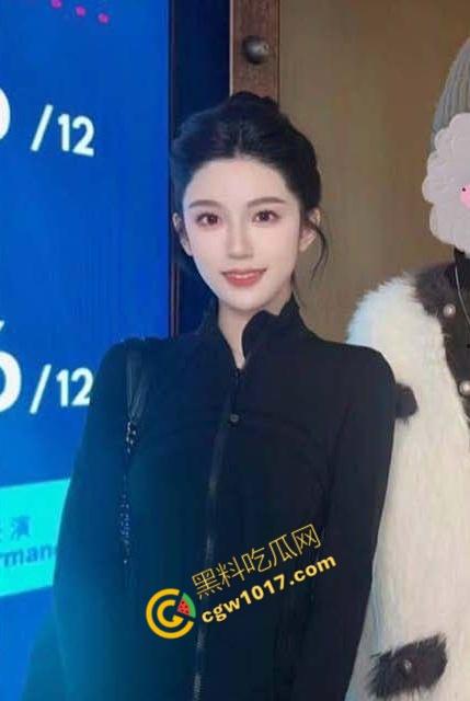 巨乳小姨偷情现场邂逅，猛烈口穴服侍侄子! 线下温柔贤惠，线上欲死欲仙，吃瓜群众爆炸观战!  第3张