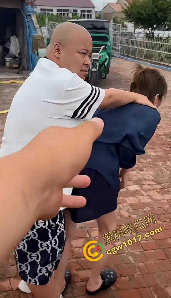 快手千万粉网红【老狗】惊爆丑闻：婚内出轨乱搞、KTV淫乱黑料满天飞！与爱徒【孙佳昕】狂欢，前妻直播爆猛料，裸露内幕掀波澜！  第15张