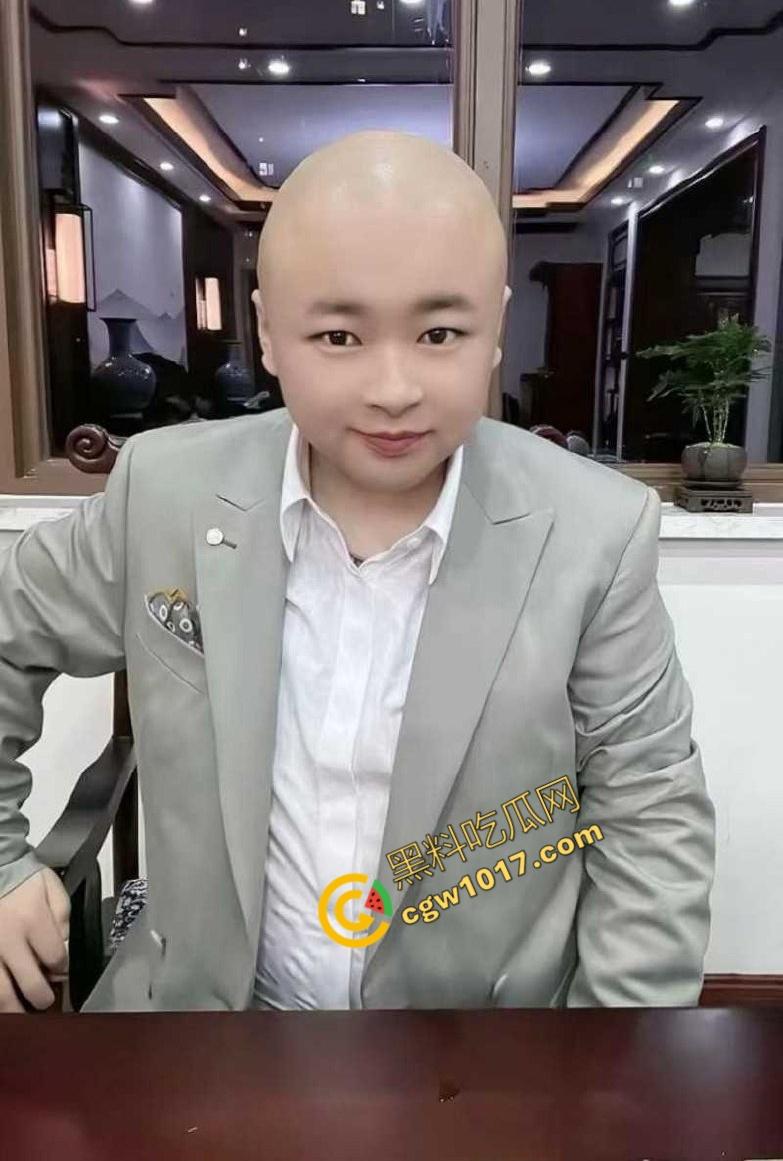 快手千万粉网红【老狗】惊爆丑闻：婚内出轨乱搞、KTV淫乱黑料满天飞！与爱徒【孙佳昕】狂欢，前妻直播爆猛料，裸露内幕掀波澜！  第1张