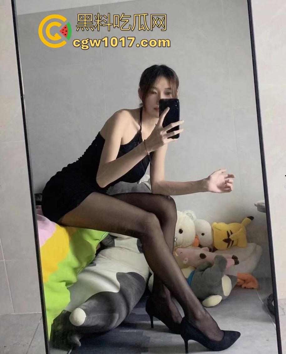 看似高颜值身材好，但实际上懂得都懂，私下反差淫荡的一批，各种骑乘花式抽插，这种类型的嗦鸡巴老狠了！  第7张