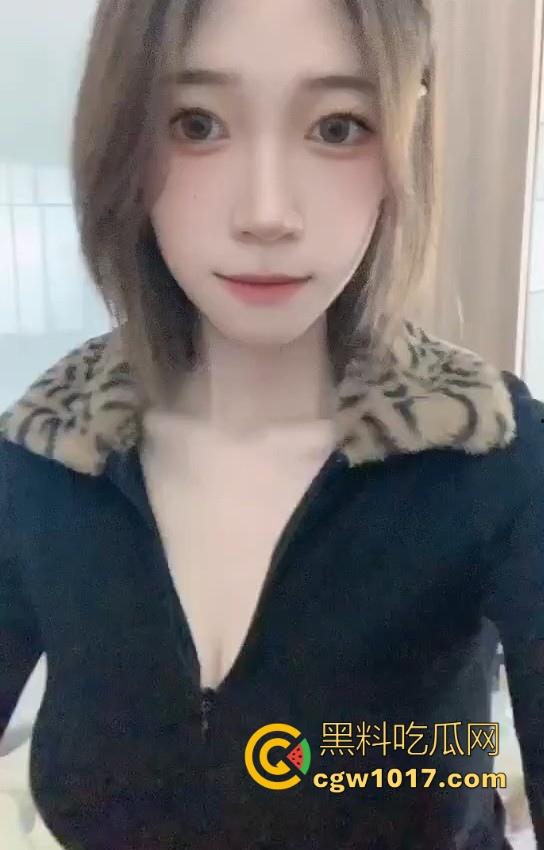 看似高颜值身材好，但实际上懂得都懂，私下反差淫荡的一批，各种骑乘花式抽插，这种类型的嗦鸡巴老狠了！  第5张