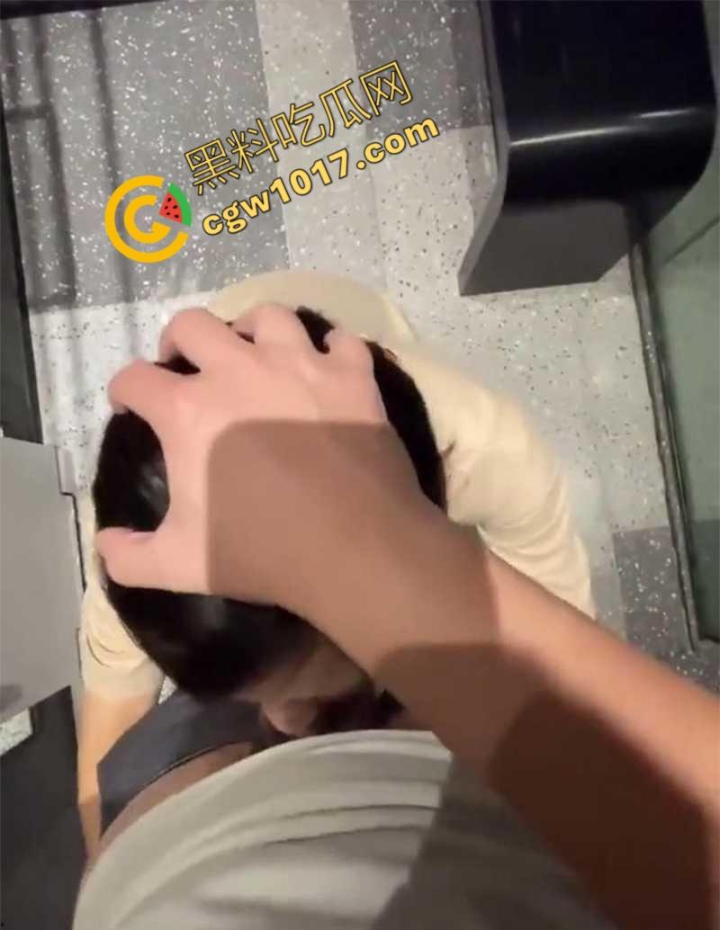 邯郸清纯少女【沈悦丽】不雅视频震惊四座！跪地口交，母狗骚态百出，微信自曝“公共母狗”，求更多男人轮流蹂躏！  第4张