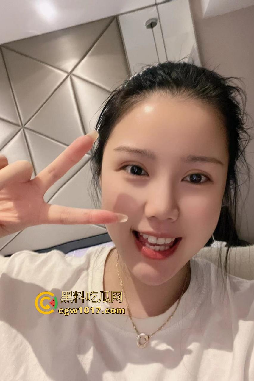 前女友是理发师，性感美臀极品身材却独爱口交，射满嘴咽下去又被口活舔硬，手技口技双绝！  第1张