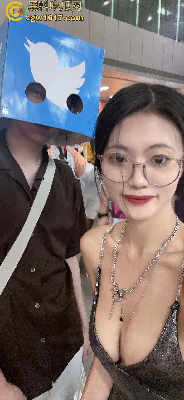 百万粉丝的【strangewomandcl】人妻反差婊彻底社死！付费群露脸被操到喷水，精液从逼里流一地！  第1张