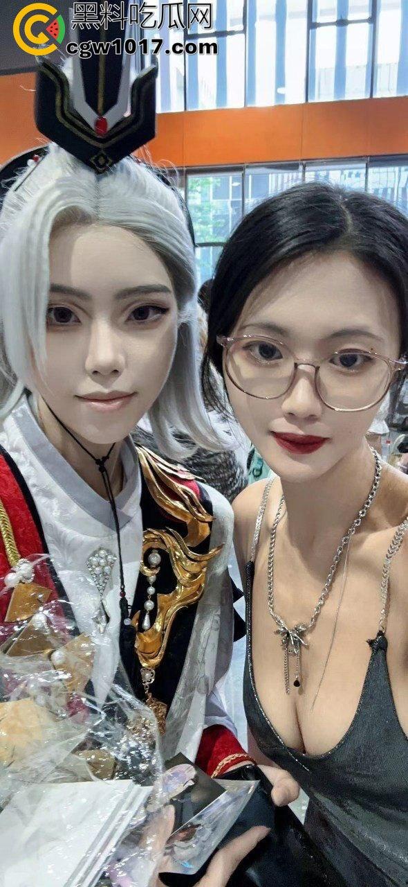 百万粉丝的【strangewomandcl】人妻反差婊彻底社死！付费群露脸被操到喷水，精液从逼里流一地！  第4张