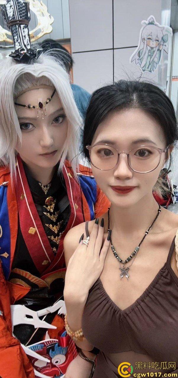 百万粉丝的【strangewomandcl】人妻反差婊彻底社死！付费群露脸被操到喷水，精液从逼里流一地！  第5张