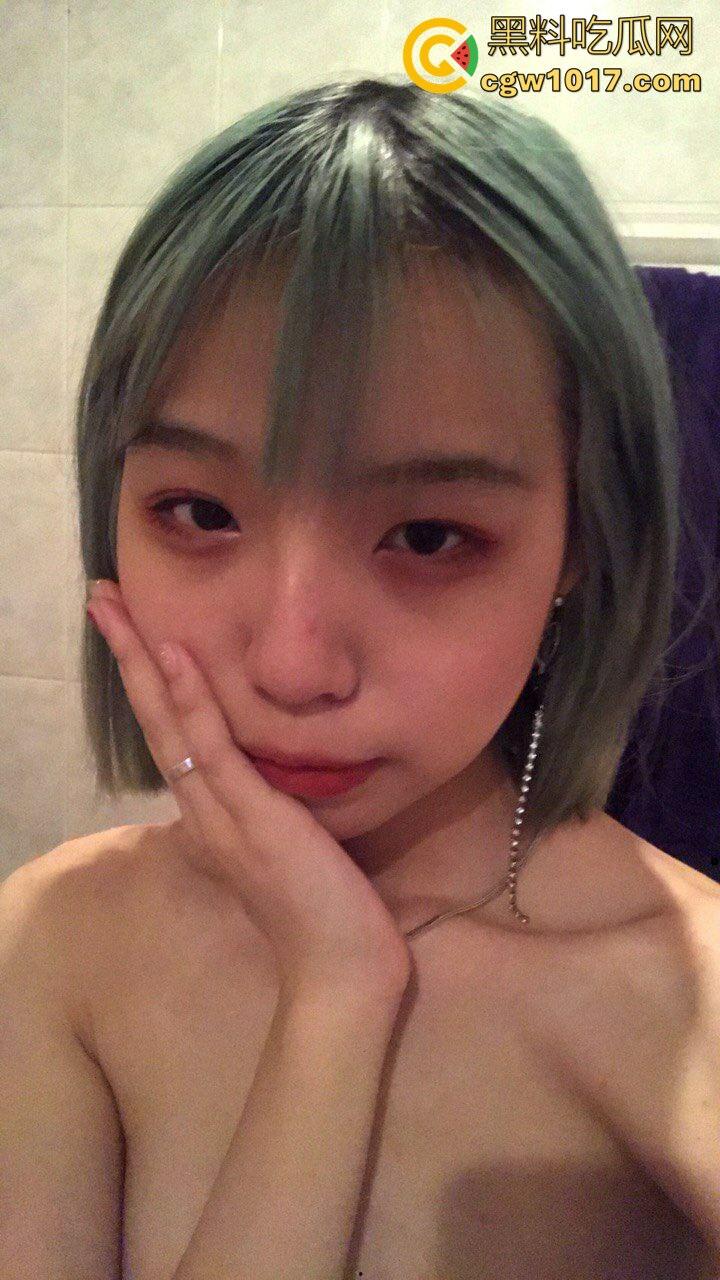 极品精神小妹被黄毛男友怂恿带狗链做爱 表演深喉吞精！虽是少女却已经乳头微黑！  第1张