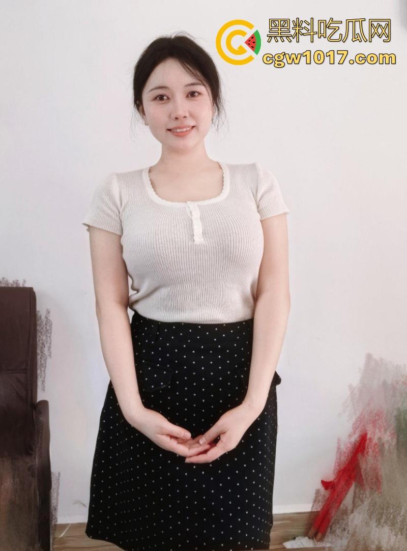 嫂子来月经饥渴难耐，为其推油按摩献殷勤，趁机菊花嫩穴一起蹂躏，可惜来姨妈了不能操，不得狠狠榨干！  第3张