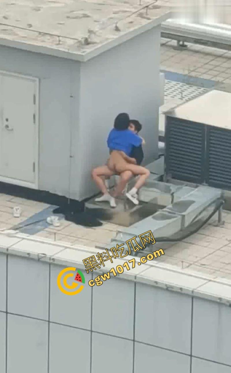 2025最疯户外野战！女主身材火辣，天台、树梢、电梯激战，猛浪与尴尬交织，各种场景爆操无极限！  第8张