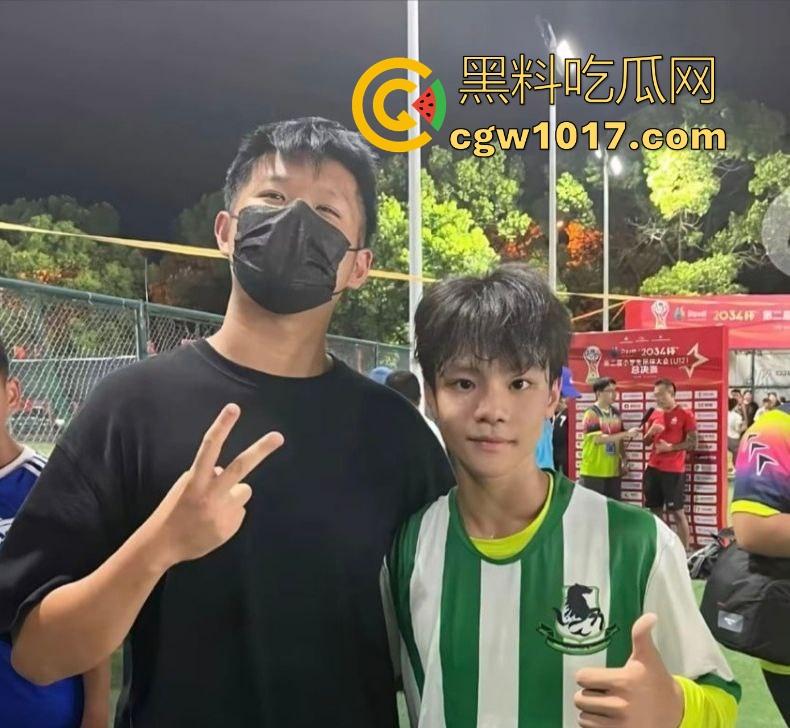 曾经被誉为国足未来的【詹景源】5P空姐黑料被曝！与32岁空姐的恋情，还组织5p淫啪，21秒完全露脸视频全网首曝！  第22张