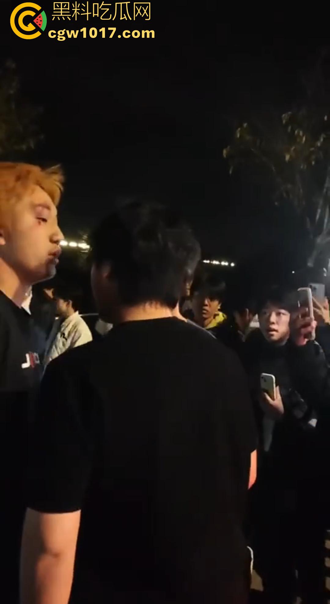 广西桂林C罗事件完整版 精神小伙为爱冲锋 与情敌约群架1v4 只为争夺交配权 现场视频流出！  第5张