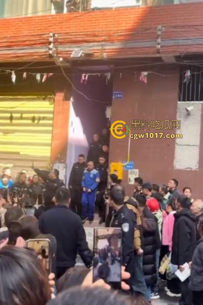 11月25日贵州习水温水偷盗140万现金的落网嫌犯指认现场，现金全数追回警方通报成功破案，不知能否还给需要的人？  第3张