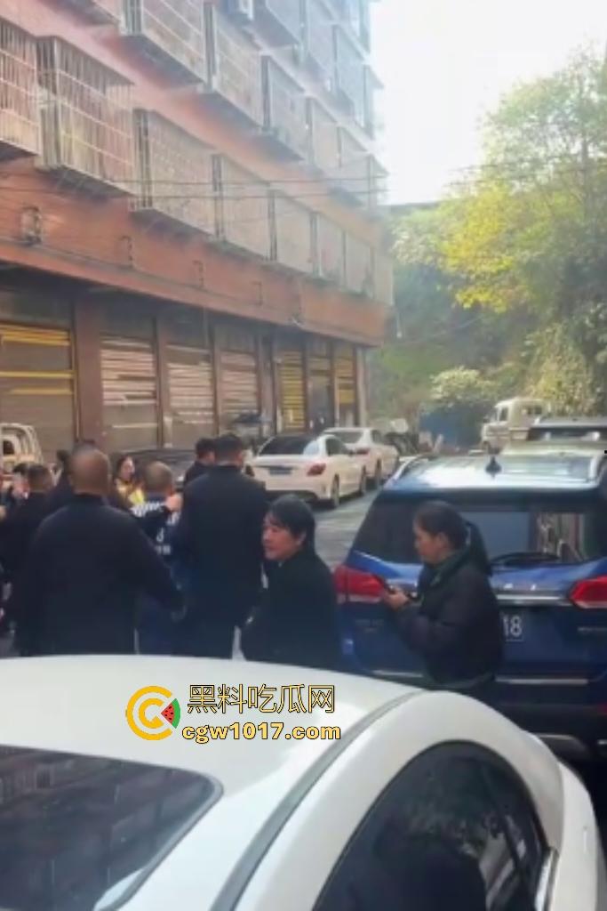 11月25日贵州习水温水偷盗140万现金的落网嫌犯指认现场，现金全数追回警方通报成功破案，不知能否还给需要的人？  第5张