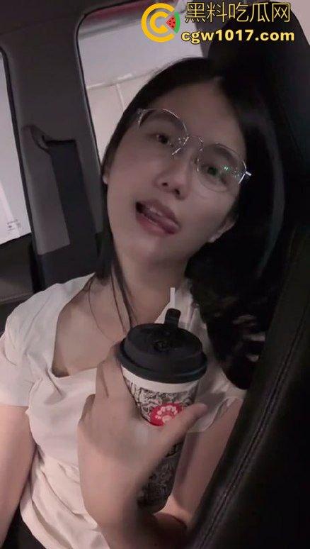 骚货女友在地下停车场坐在副驾驶上直接掰穴发情！撩裙勾魂，男主当场硬到差点停车猛干！  第5张