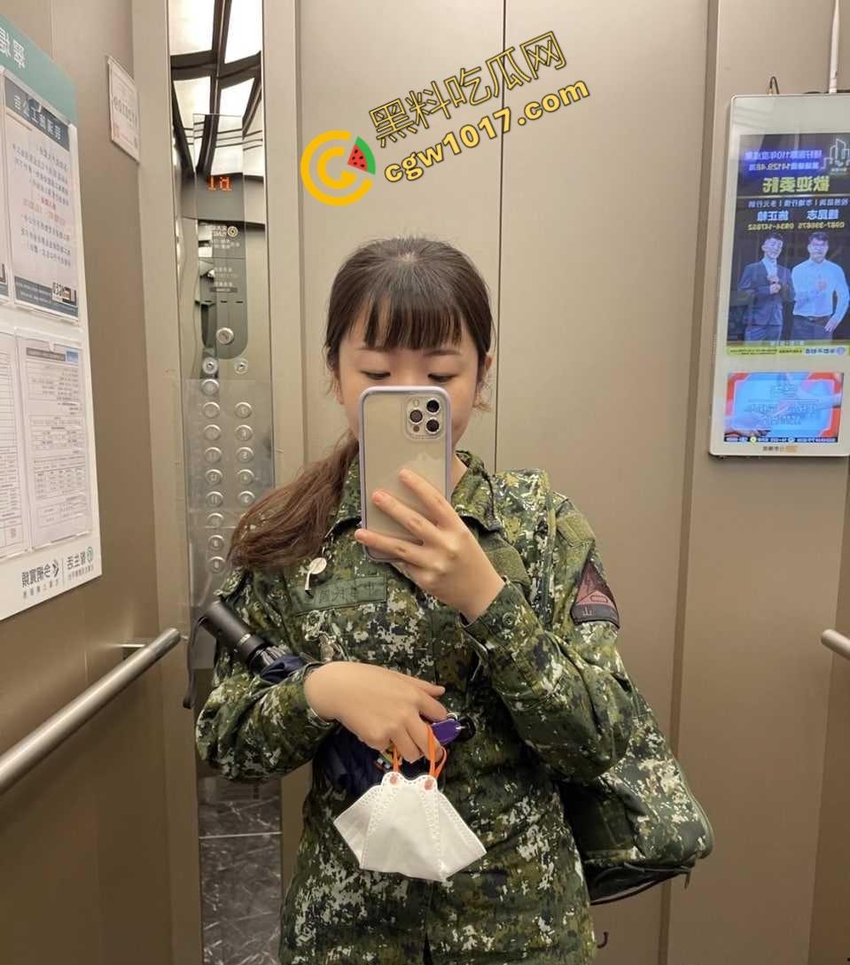 台湾军十军团586旅女兵自慰视频曝光，秘密武器秒杀，“激情战地”瞬间暴露，网友直呼“火辣辣!”！  第9张