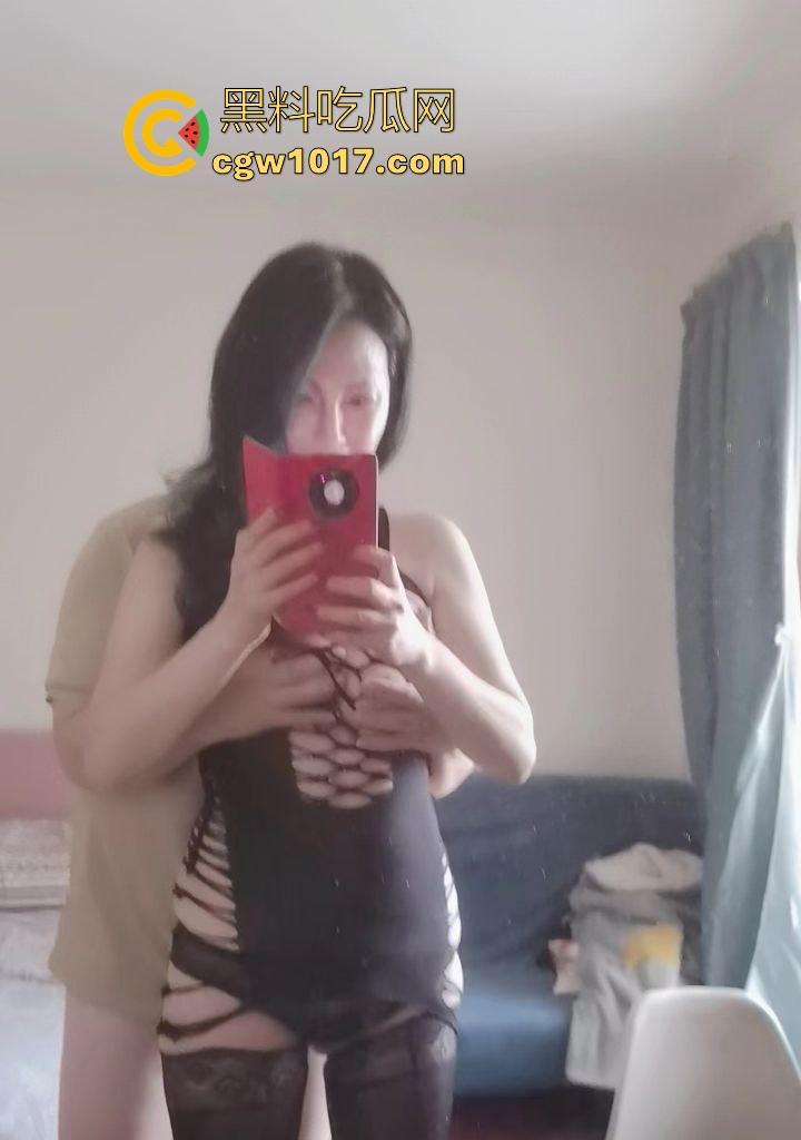 老款A8在线榨精，熟女人妻的极致性爱，露脸口爆内射，大奶肥臀全自动骑乘，熟女犹如酒是陈年的好，越陈越香！  第4张