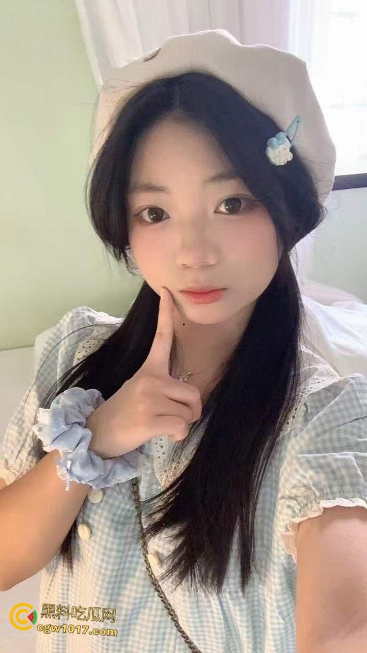 约炮大神【石先生】，约炮极品JK小萝莉，跪地口交被按头深喉，粉裙掀起美腿大开狂操，娇滴滴的呻吟超诱人！  第3张