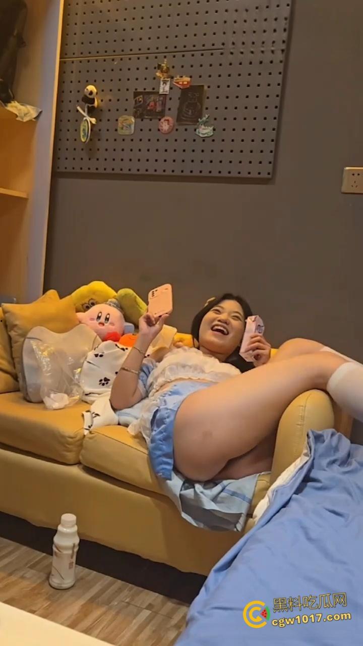 约炮大神【石先生】，约炮极品JK小萝莉，跪地口交被按头深喉，粉裙掀起美腿大开狂操，娇滴滴的呻吟超诱人！  第4张