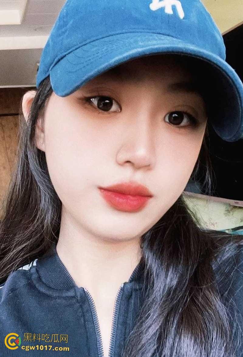 贵州爆乳嫩妹【张静玲】，手持身份证全裸自拍还债 ，浴缸岔腿揉穴自慰，巨乳晃到失焦，为了碎银甘当母狗！  第1张