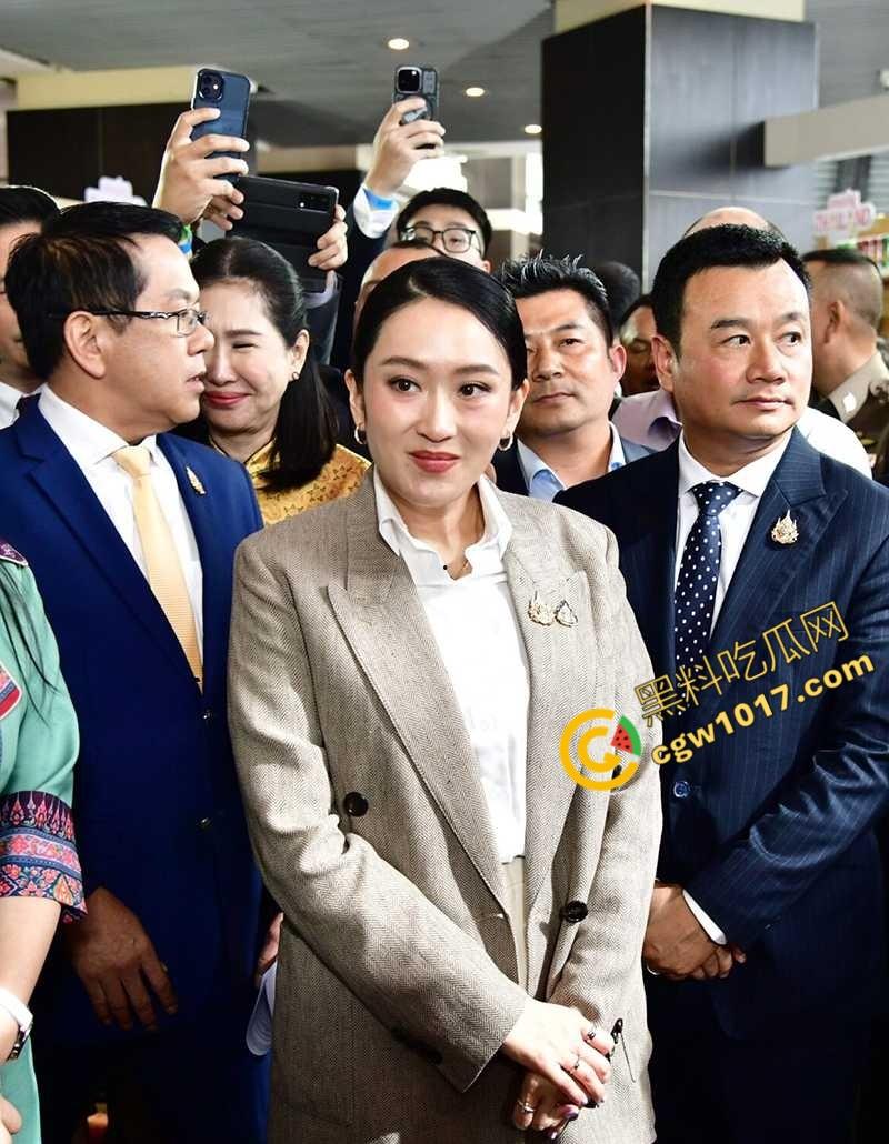 泰国女总理性爱丑闻泄密！极品巨乳，完美露脸，场景劲爆火辣，网民疯狂点击，震惊全球！  第1张