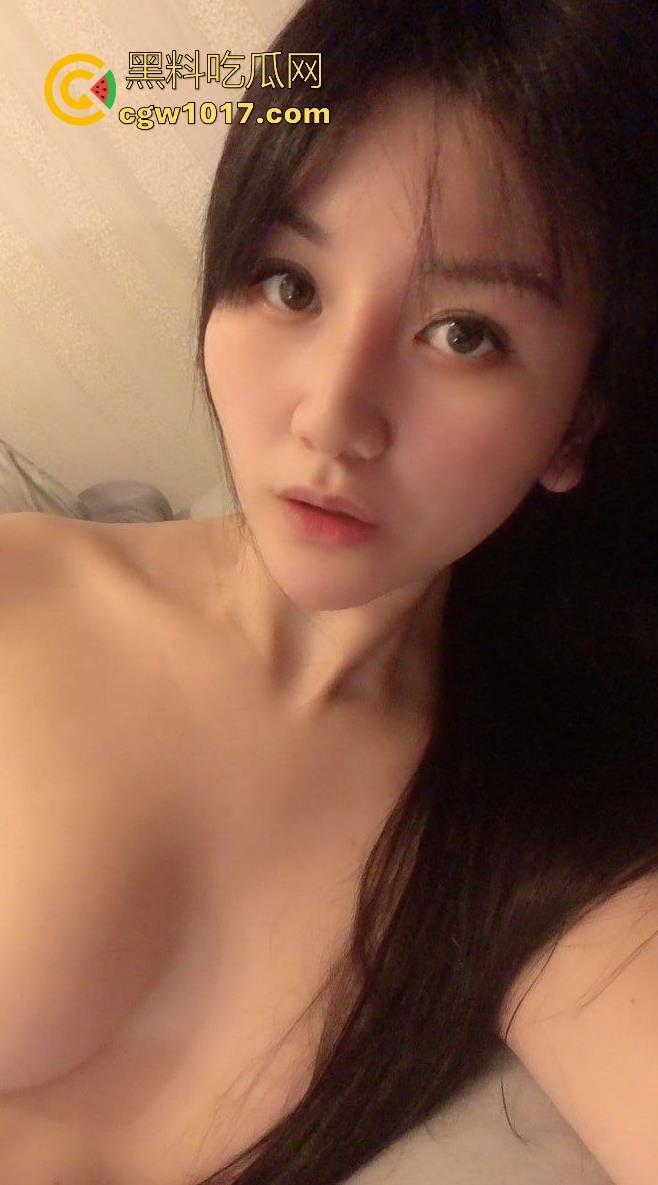 重口味扩肛拳交，极品熟女葫芦肛塞硬插屁眼，极大尺寸假阳具，一吞到底一次吃三粒，简直无敌！  第1张