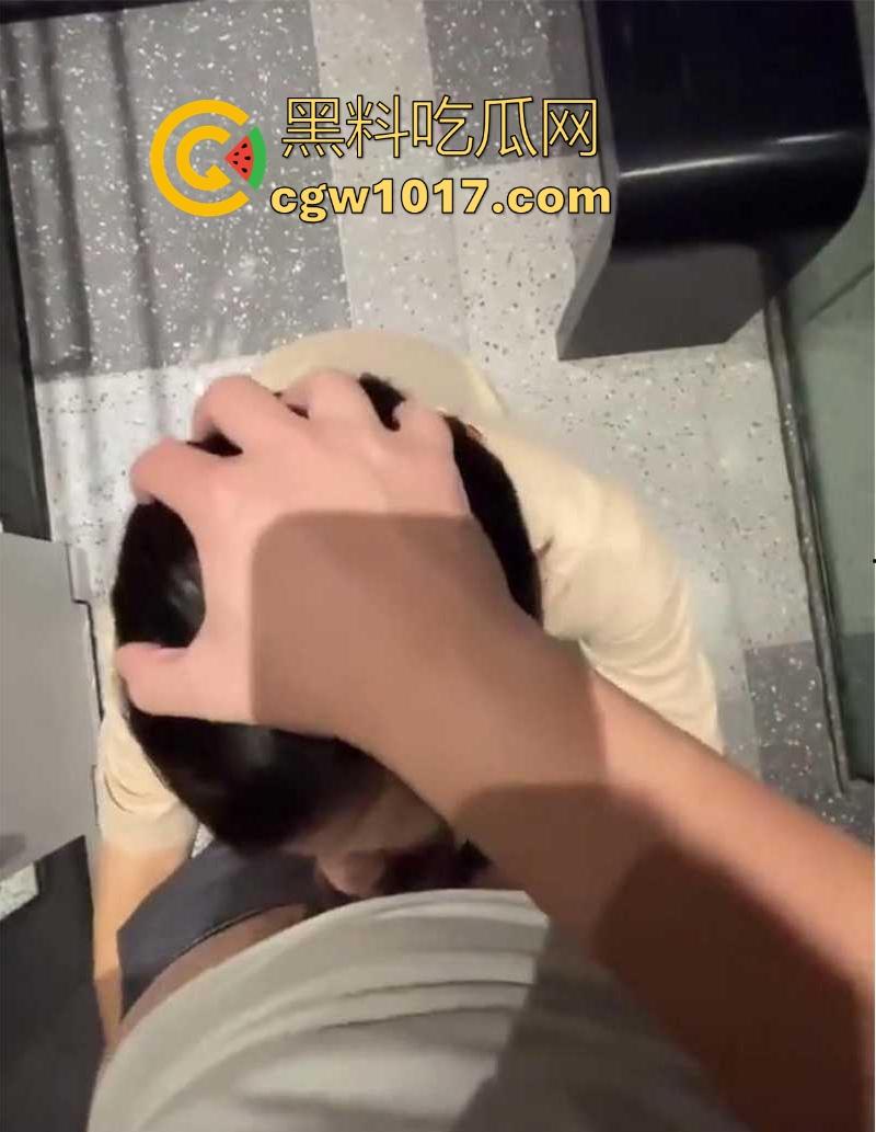 成都极品反差少妇【林文雯】万人骑乘公交车，大方炫耀爱被轮，全裸跪舔主人，简直是成都第一荡妇！  第10张