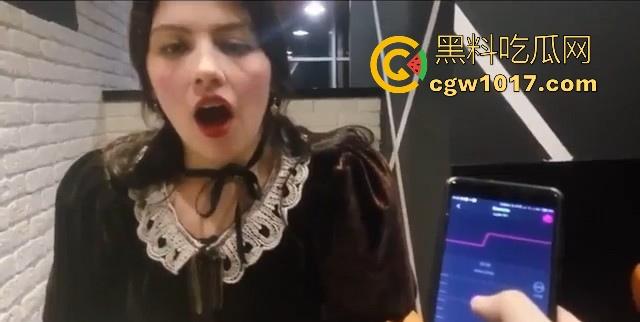 把跳蛋放在漂亮美眉的体内，随着震动频率的变化看她的脸蛋狰狞，档位越大越舒服，差点淫叫声都出来了！  第7张