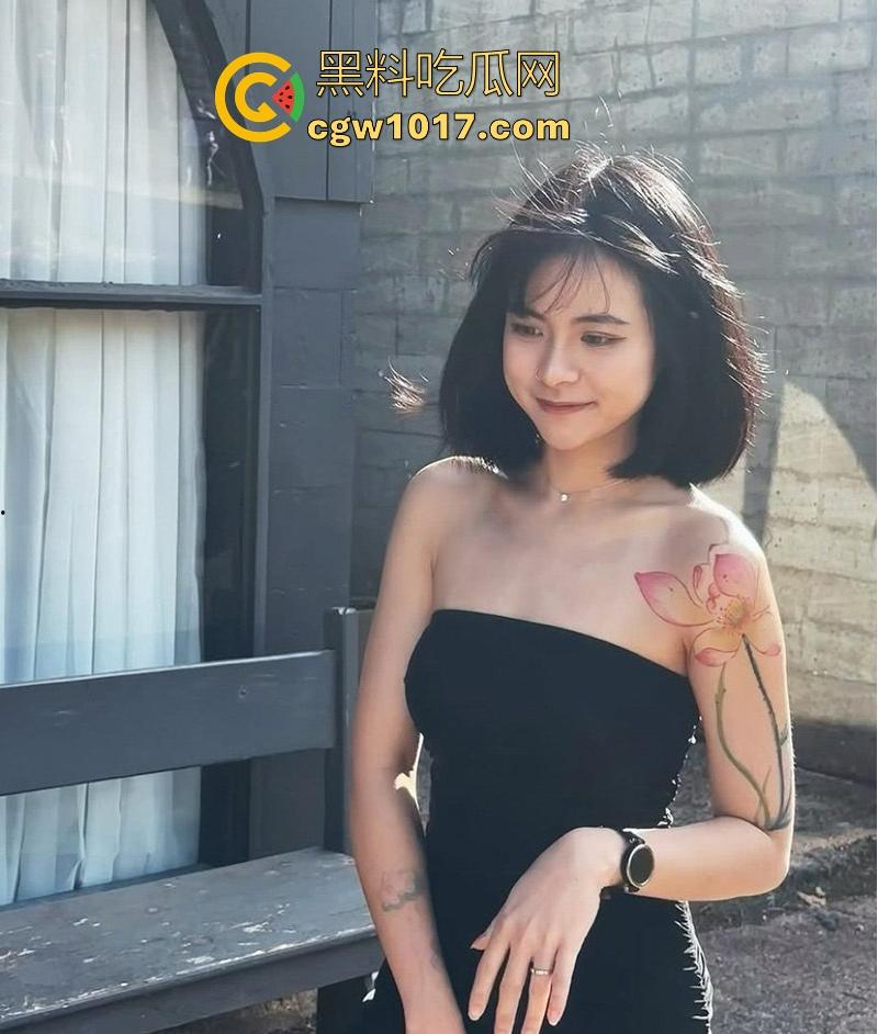 ins高颜值福利博主【ABBEY】最新福利视频曝光，高颜值健身少女露脸深情舔屌，后入猛干时雪白翘臀被撞得啪啪响！  第2张