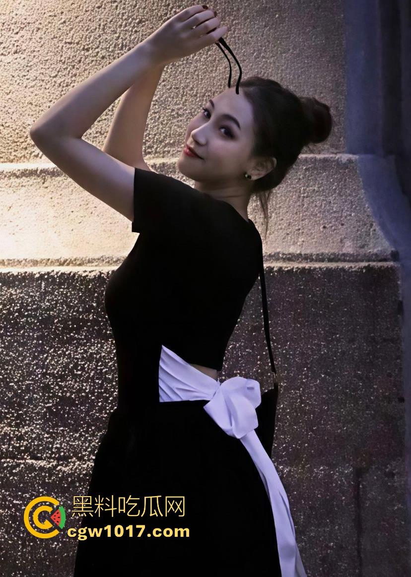 重口虐肛！霓虹熟妇被暴力虐肛，翘起肥臀硬塞成年鳗鱼，从头放进去，极其恐怖血腥，真不怕鳗鱼钻进去啊！  第1张