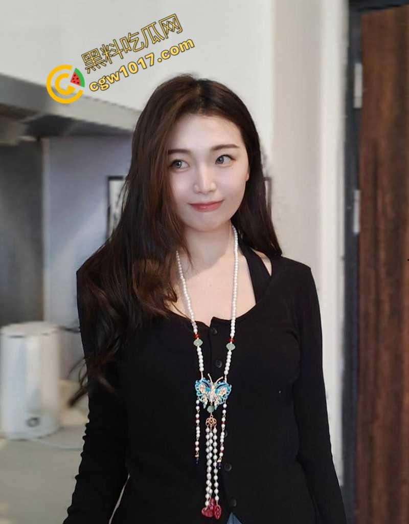 钦州骚妹【吴琪雪】乱伦丑闻炸翻全网：被亲爹无套内射，打胎后再度狂欢，前男友怒曝聊天记录毁三观！  第2张