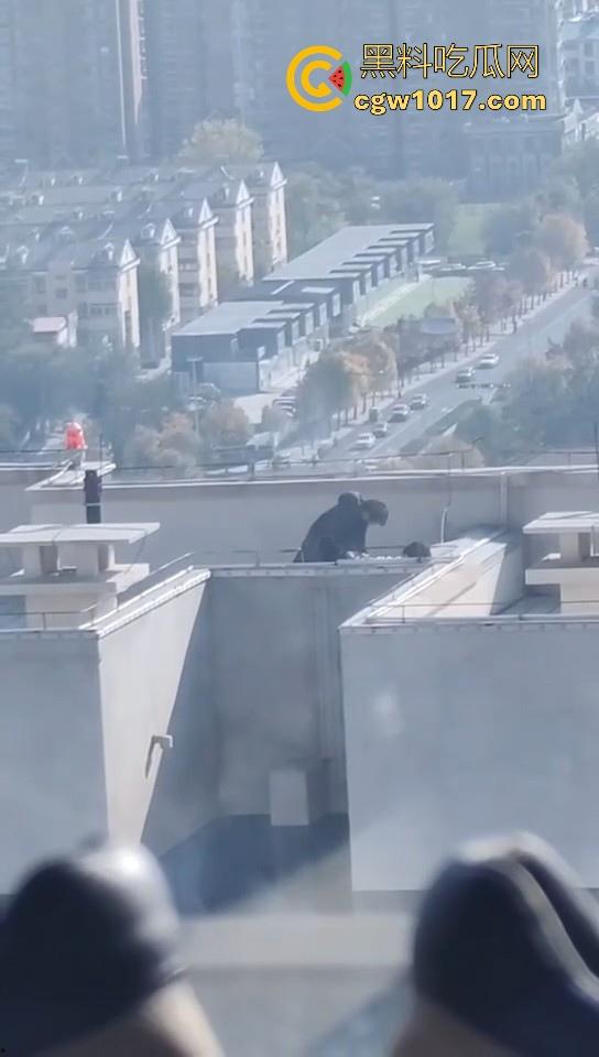 小编精选户外野战做爱视频，各种场景各种大胆做爱露出，无视众人猛插骚逼，只友你想不到的没有他们不敢操的！  第4张