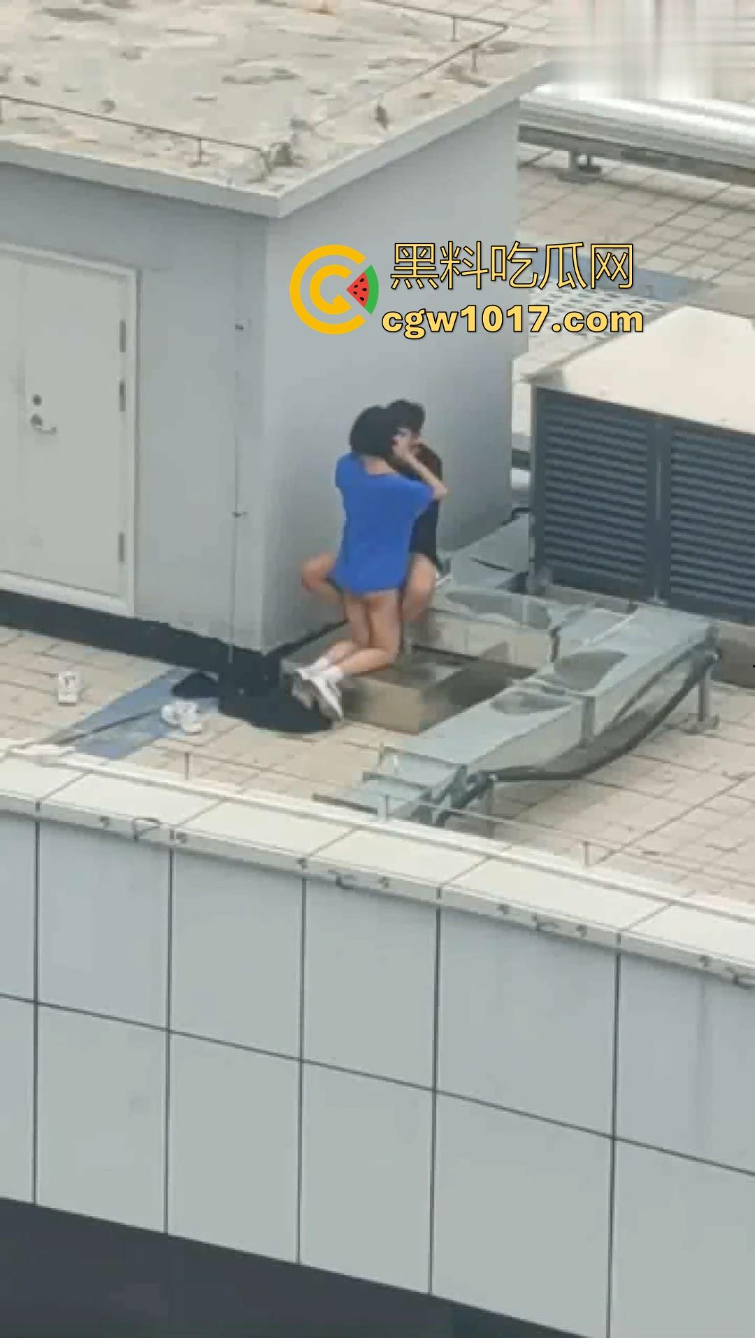 小编精选户外野战做爱视频，各种场景各种大胆做爱露出，无视众人猛插骚逼，只友你想不到的没有他们不敢操的！  第13张