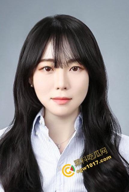 韩国职场女神【姜允瑟】出轨老公兄弟被曝光！OL套装下的淫荡本性，巨根深喉吞吐、迷离娇喘，极致欢爱爆红色瓜料！  第2张