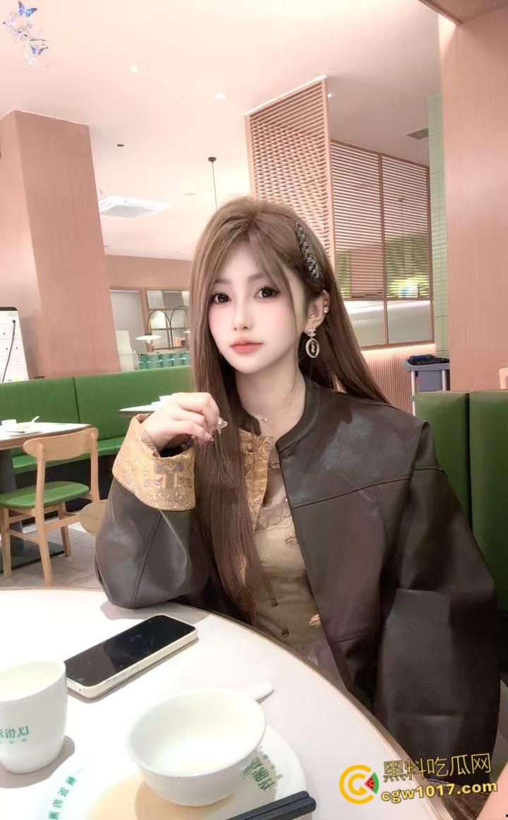 带好兄弟开荤，3p多次约我睡觉的表妹，反差小母狗喜欢真空，被蒙眼调教双洞齐开，被操的嘤嘤叫声音好甜阿 !  第1张