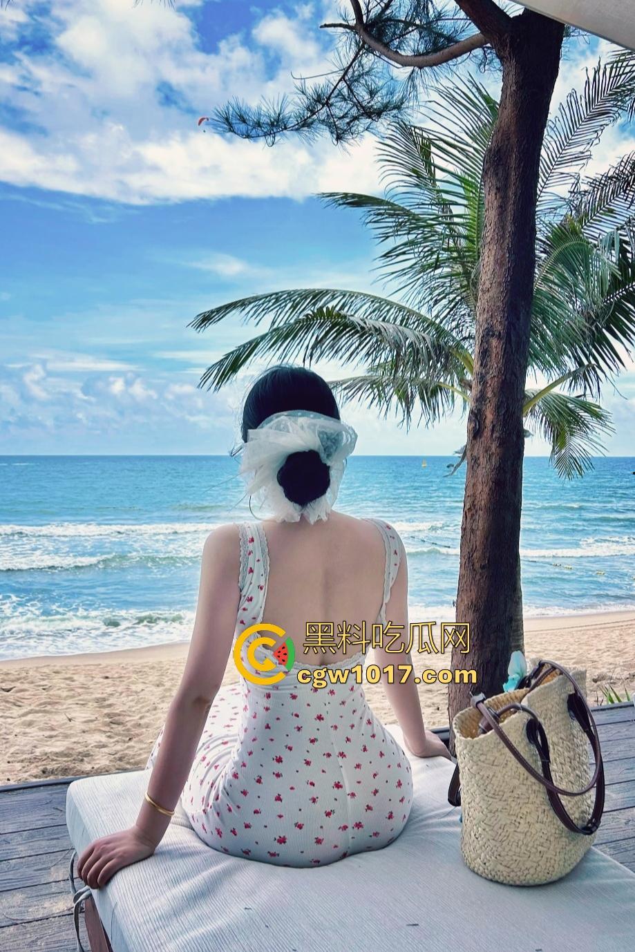 天津南开中学【王雨菲】，白皙粉嫩的乳头加上蓝瞳妆容，手握鸡巴扇奶子，口爆满嘴精液太多盛不住！  第5张