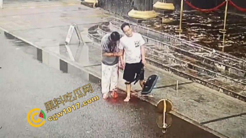 血腥暴力！两男子被疯狂催收员砍伤！街头刀光剑影，鲜血四溅，高利贷催收员下手无情，横行无忌  第10张