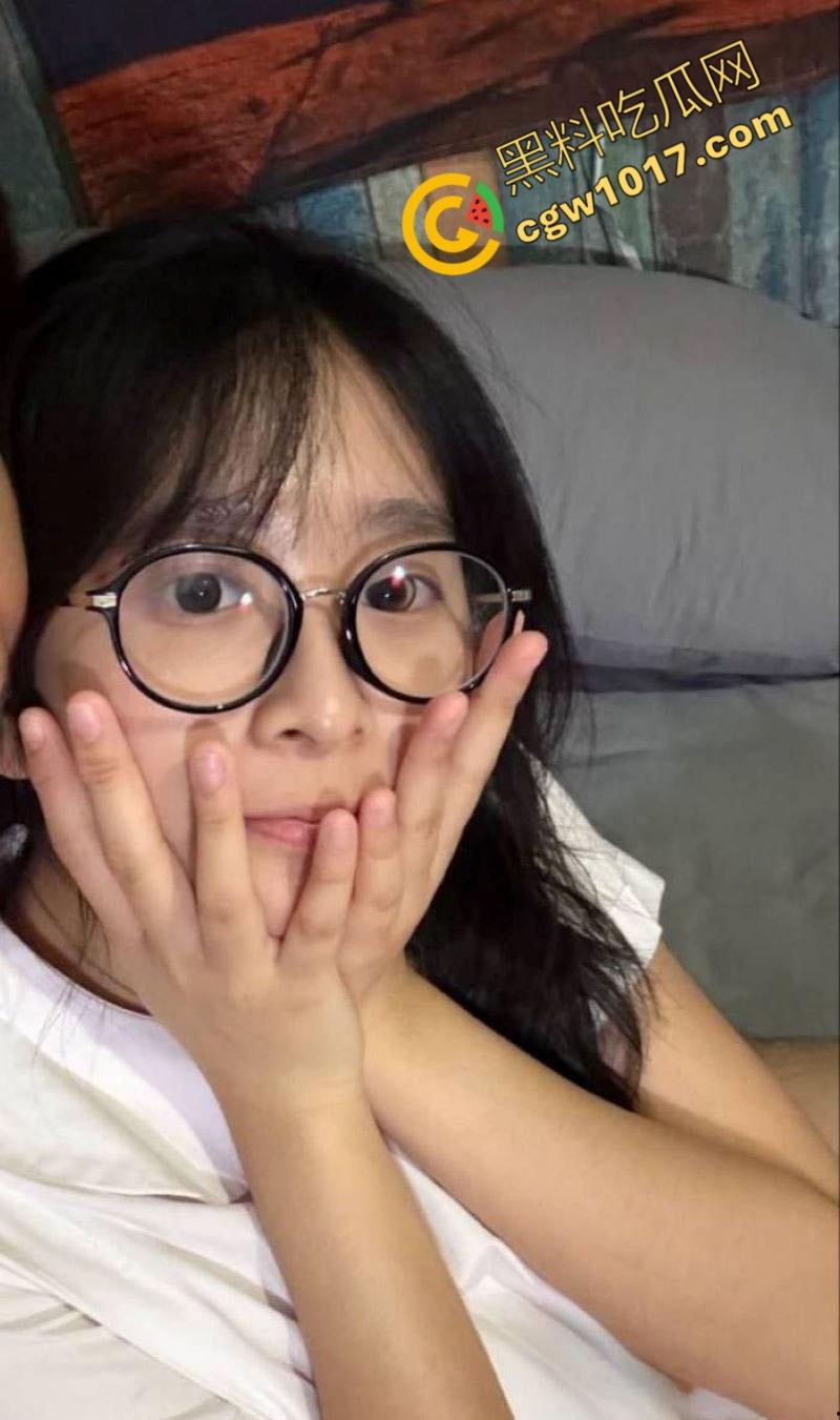 广西大学奇耻大辱！清纯校花【杨昕怡】激情性爱曝光：JK制服撩裙深喉互动，美乳晃荡挑逗连连！  第2张