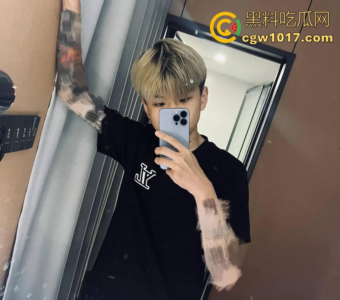 抖音热搜精神小伙1秒18拳完整视频！国服达摩申请出战，精神小伙飞身跃起暴击输出，只因怀疑牌友摸女友手！  第5张