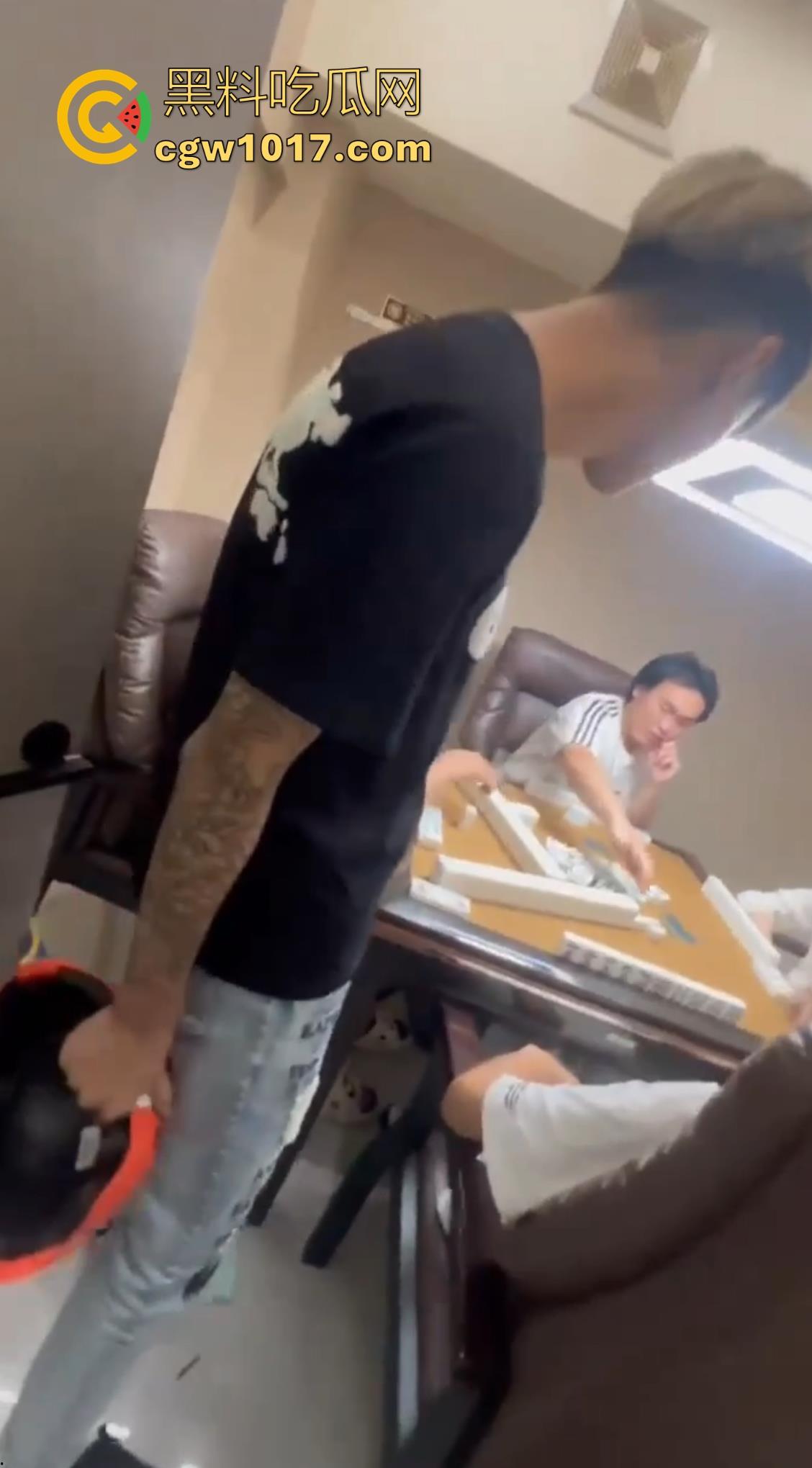 抖音热搜精神小伙1秒18拳完整视频！国服达摩申请出战，精神小伙飞身跃起暴击输出，只因怀疑牌友摸女友手！  第7张