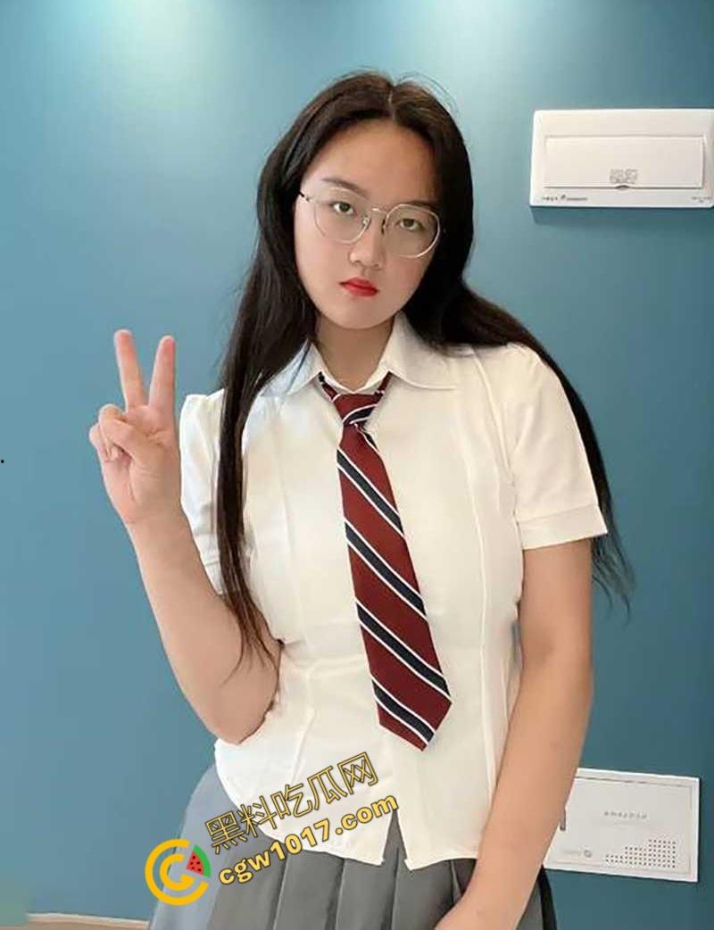 抖音柔术女王【肖红丽】出轨黑料，被老黑猛操爆照，全网骨头最软的她，靠色情技巧红遍天，最终媚洋自毁名声！  第2张