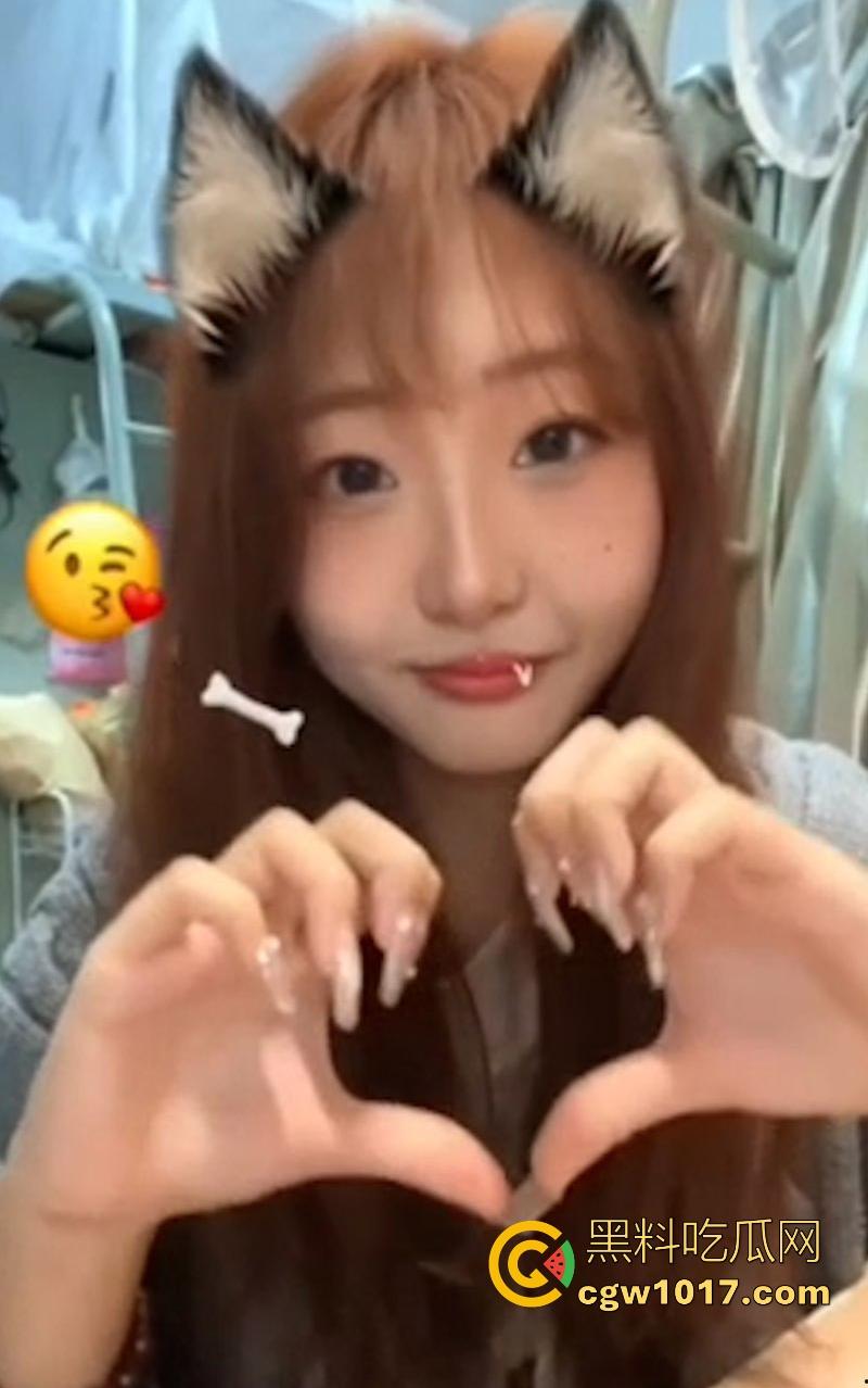 湖北职业学院【江雯彤】恋爱时疯狂榨干男友钱包，分手后被狠心曝光，教室后排自慰调教，传统位爆操，第一母狗实锤！  第3张