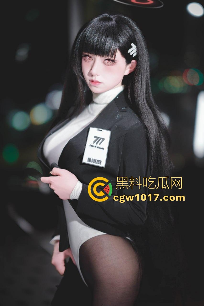 人抽烟你见多了但逼抽烟你见过吗？熟女少妇用逼抽中华，香烟一夹一点，最屌的是还能吐烟，极其离谱！  第2张