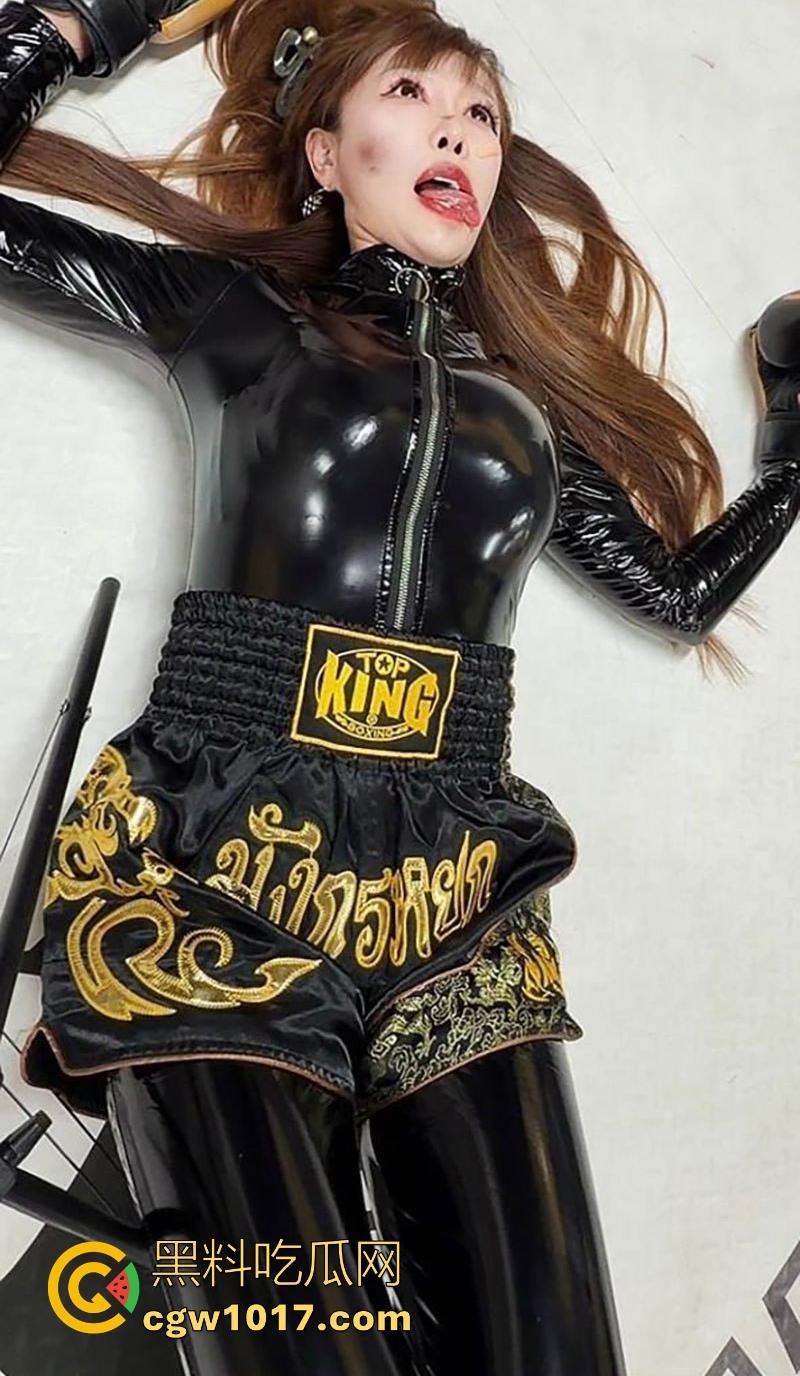 快手熟女网红【琨琨姐姐】裸聊视频曝光，气质人妻一对一裸聊，豹纹黑丝揉奶抠逼，极品熟女就是懂你！  第8张