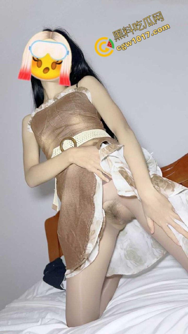 半夜闯入嫩艳小姨子房，不穿内裤赤裸诱惑，舌尖轻吻肉穴深处，脚踩鸡巴丝袜磨，饥渴肉体大胆索求！  第4张