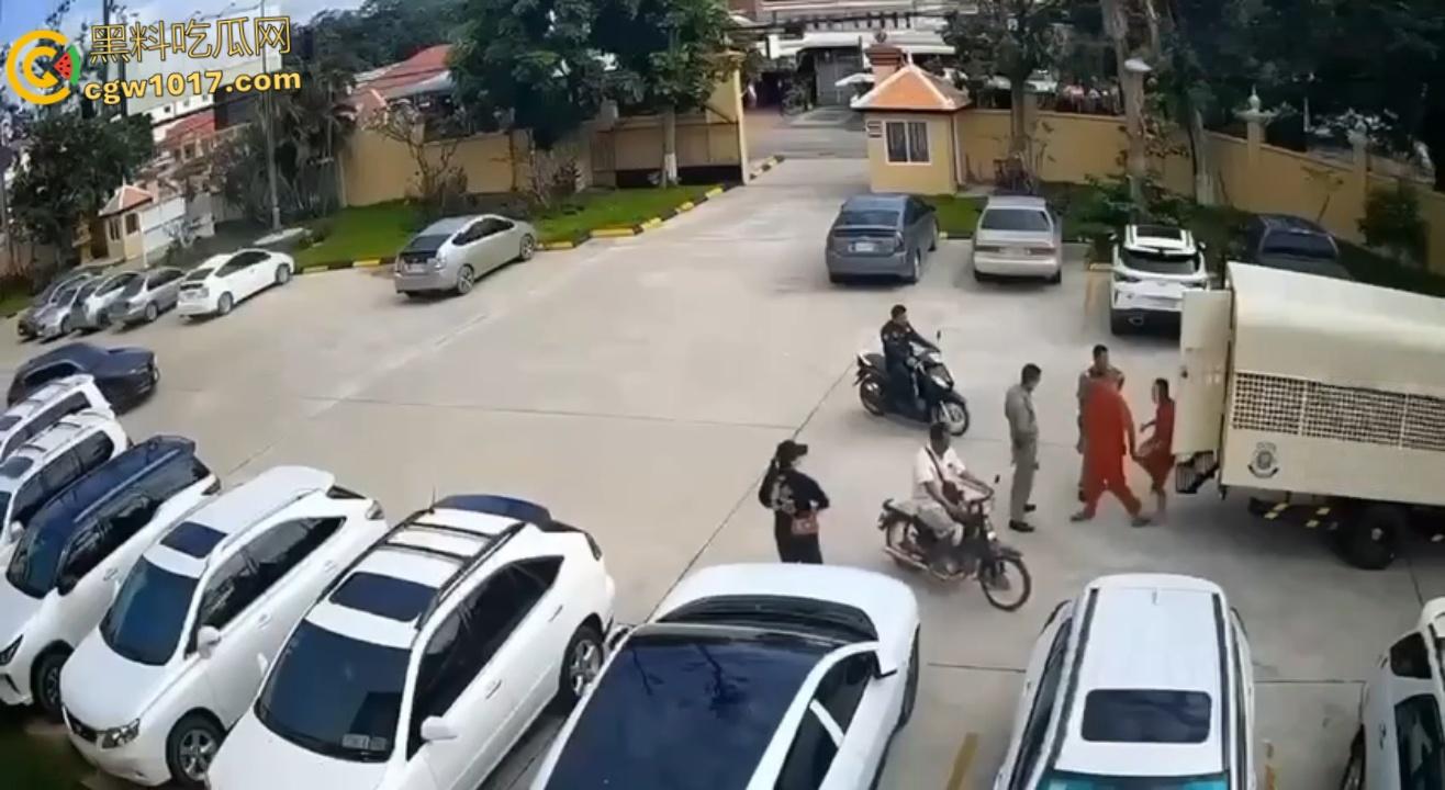 柬埔寨劫法场，黑衣大嫂一人一枪为爱冲锋，递枪救走6名同伴，现在每个大哥心中都有一个越南大嫂梦 ！  第1张