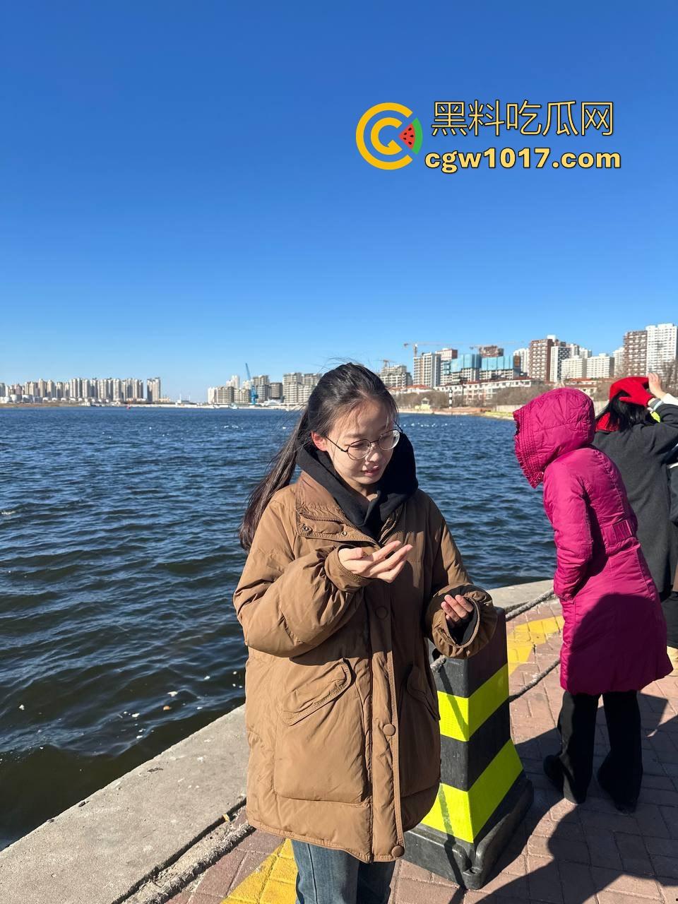 澳洲墨尔本大学清纯邻家【徐秀曼】极其淫荡反差，被学弟无套深插肥美肉鲍 ，学霸美女做爱非常淫骚！  第3张