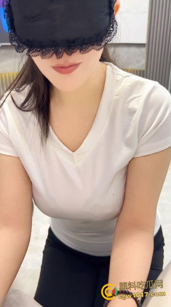 童颜巨乳的表妹来我家做客，刚喝完水就拉着我去开房，大奶子大屁股真是绝了，疯狂骑乘全射在巨乳上面 ！  第5张