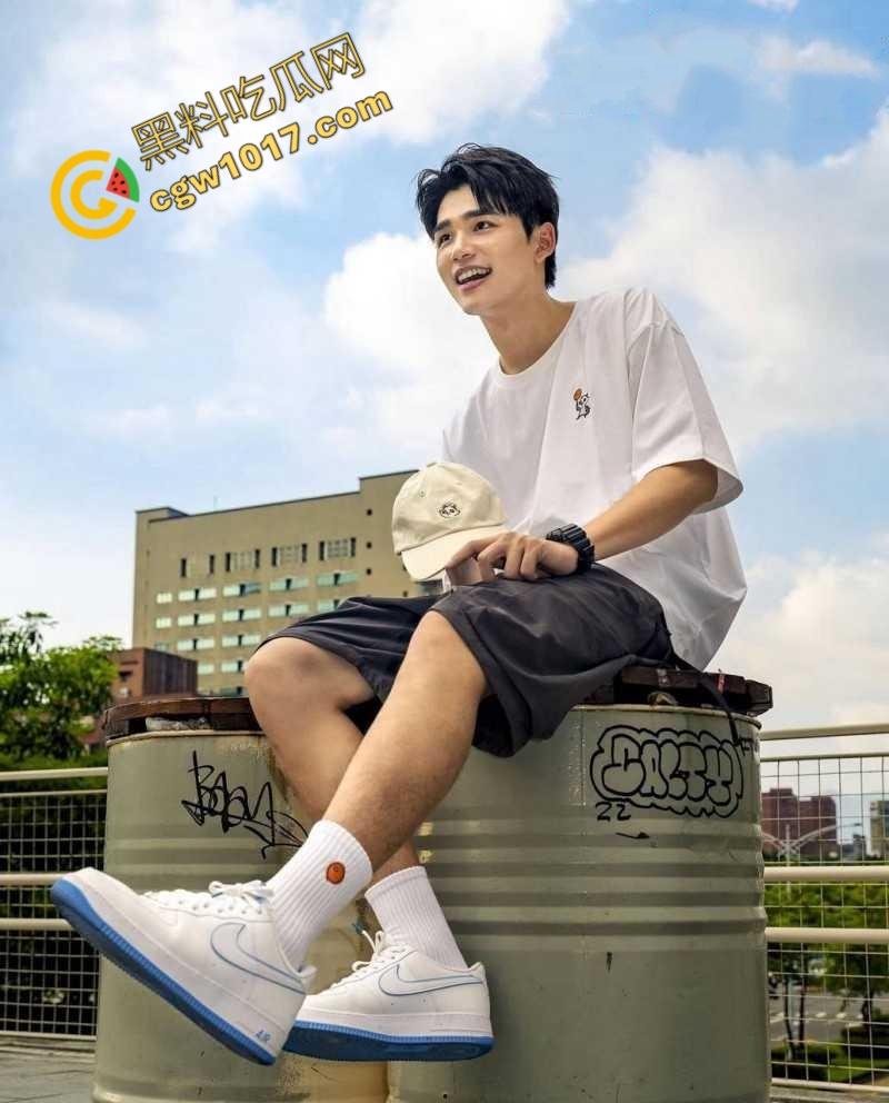 台娱爆出更劲爆丑闻！知名女星【简廷芮】婚内荒淫小鲜肉，感谢老公黑料满天飞，【粿粿】助纣为虐！淫乱姐妹花暴露糜烂生活！  第9张