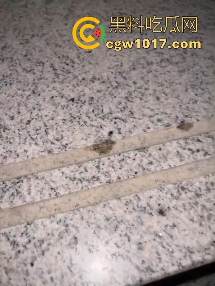 卫校不大创造神话！小情侣楼梯激情啪啪被偷拍！埋头苦干猛插女友，男女主被扒出，报告案发现场发现不明液体！  第9张